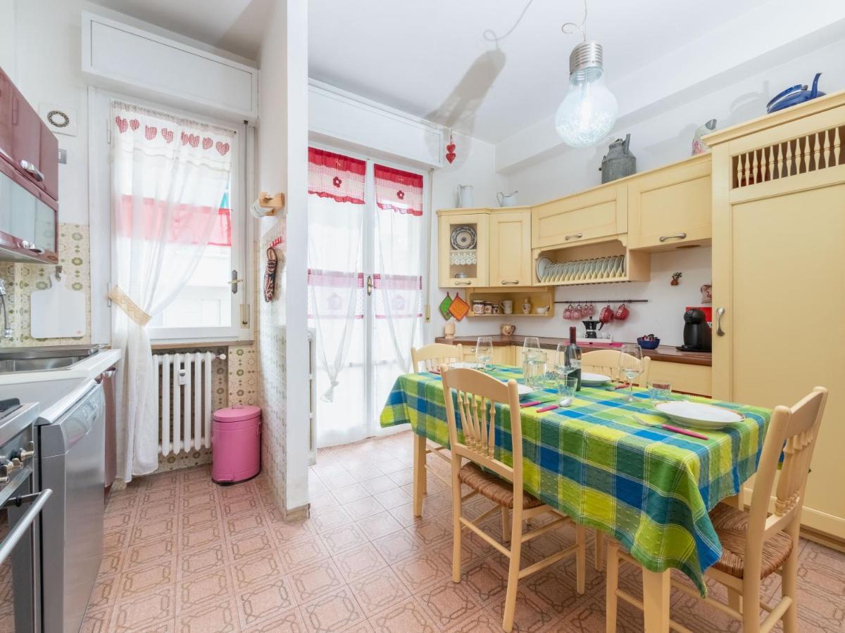 Flaminia Bright & Roomy Apartment Pesaro Buitenkant foto