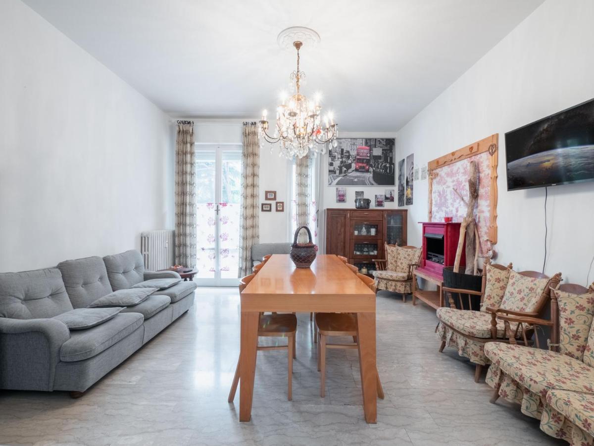 Flaminia Bright & Roomy Apartment Pesaro Buitenkant foto