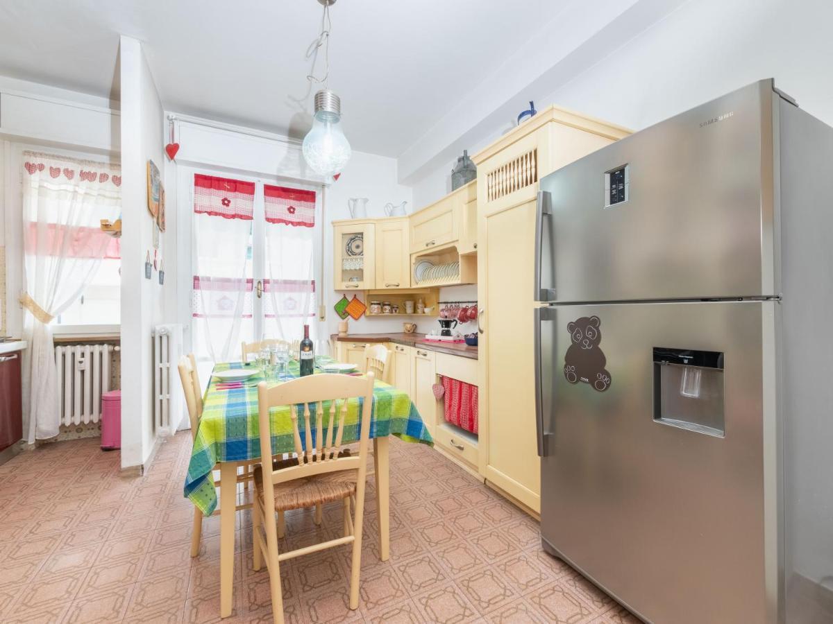 Flaminia Bright & Roomy Apartment Pesaro Buitenkant foto